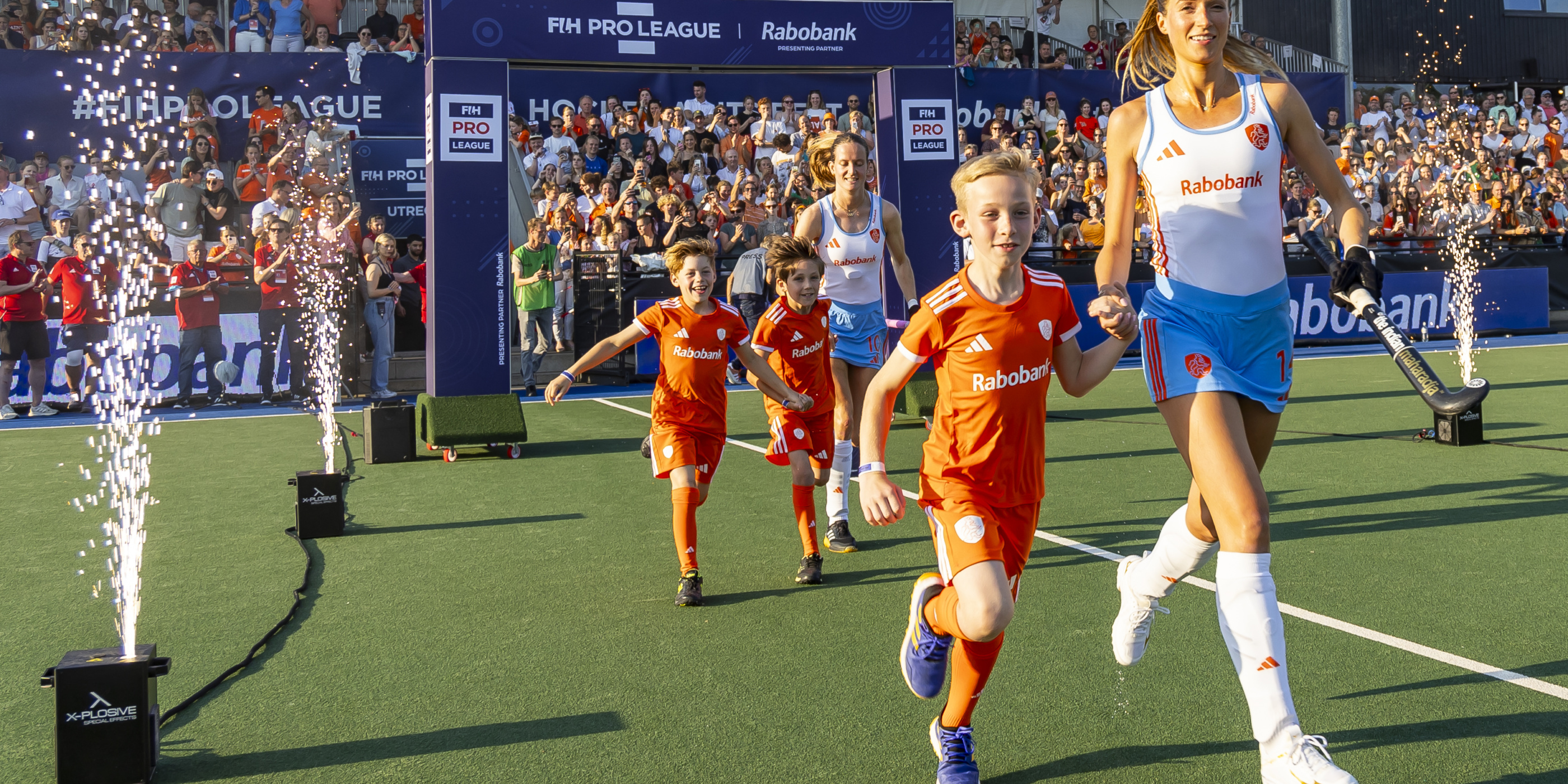 Foto's line-up win-actie Oranje