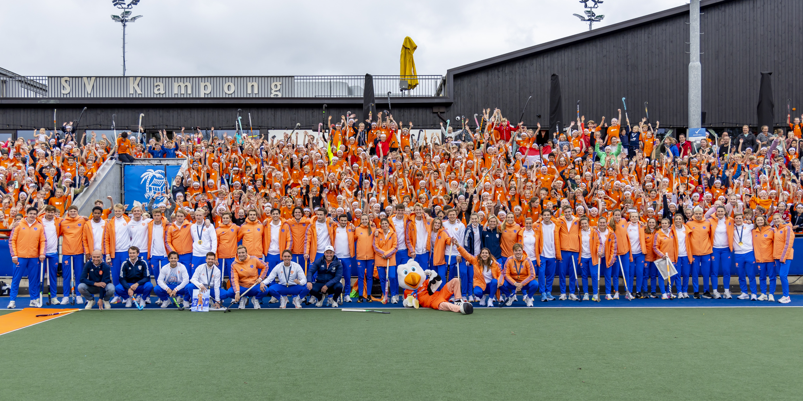 Hockey Fandag 2024: De Olympische helden van Parijs vieren goud met bijna 2000 jonge hockeyfans